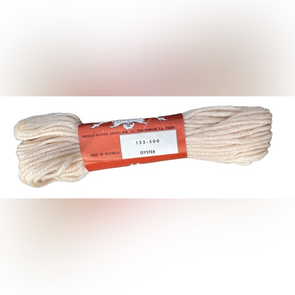 Oyster VTG NOS Scovill Dritz Luxury 100% Virgin Wool Needlepoint 40 Yards - Picture 2 of 4